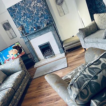 The White House - Cheerful 3 Bedroom Home In Wigan - Ince - Sleeps 7 - Parking - Work Space - Great Motorway Links Екстериор снимка