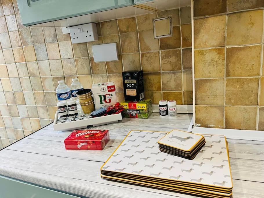 The White House - Cheerful 3 Bedroom Home In Wigan - Ince - Sleeps 7 - Parking - Work Space - Great Motorway Links Екстериор снимка