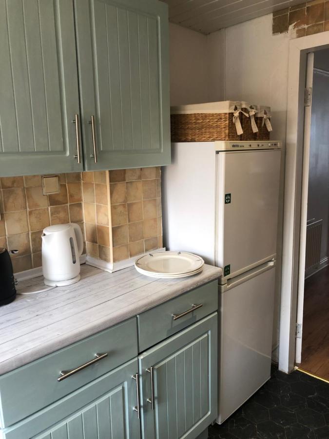 The White House - Cheerful 3 Bedroom Home In Wigan - Ince - Sleeps 7 - Parking - Work Space - Great Motorway Links Екстериор снимка